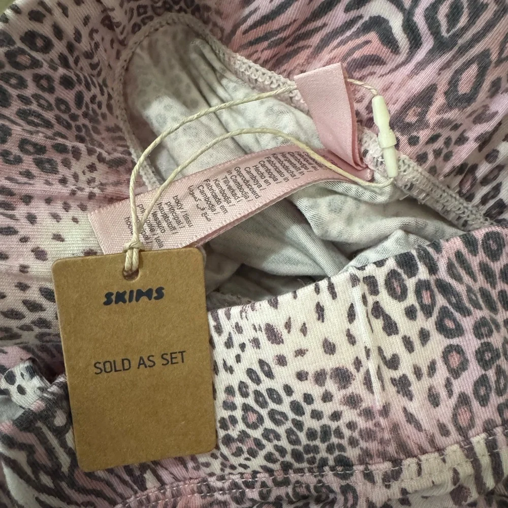 SKIMS Pajama Long Sleeve Button Up Set - Picture 7 of 8